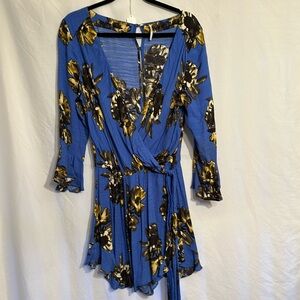 Ladies size M Free People Romper blue Floral long sleeve